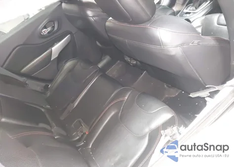 2018 Jeep Cherokee Trailhawk 4X4 z USA, uszkodzony, nr VIN 1C4PJMBXXJD582406